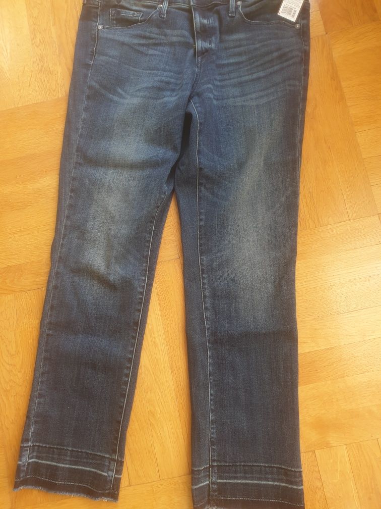 Нові джинси розмір 46-48
пів обхват 
талії