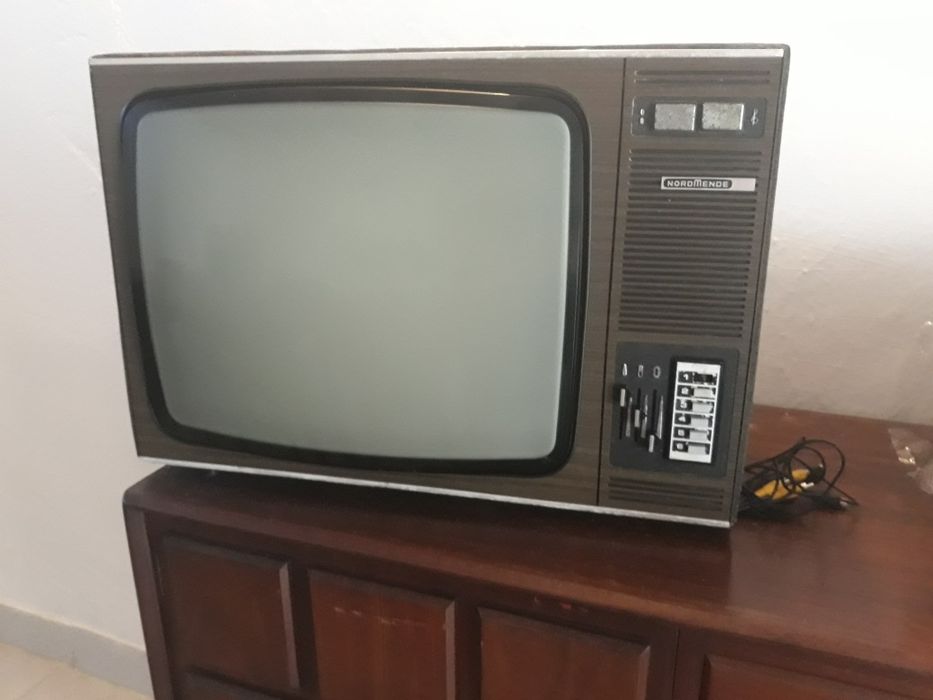 Televisão vintage antiga