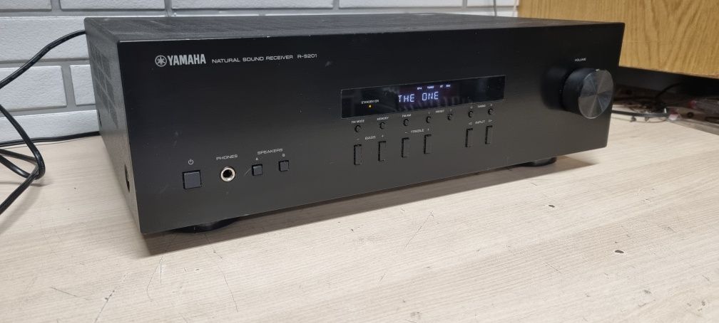 Amplituner stereo YAMAHA R-S201