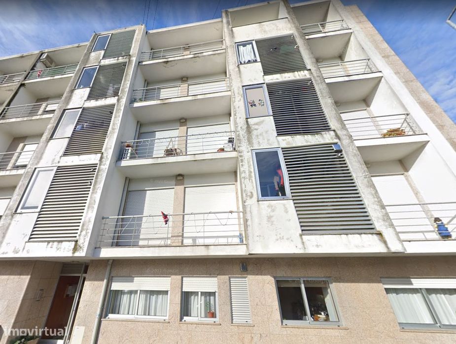 Apartamento T2 para com Estacionamento em Paredes