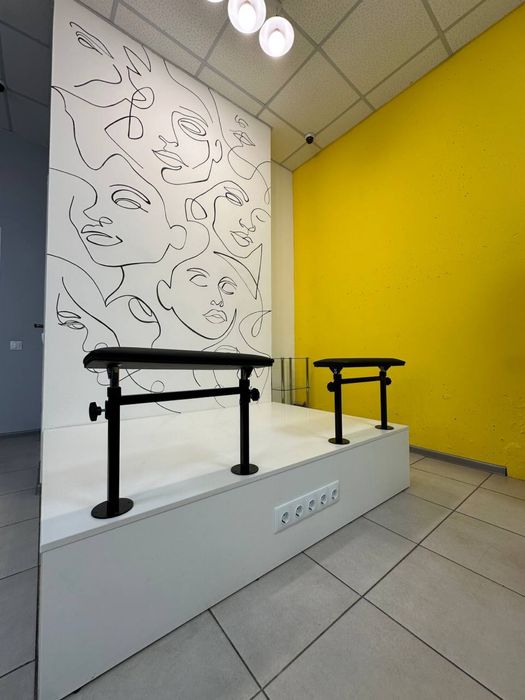 Подіум для педикюру з підставками