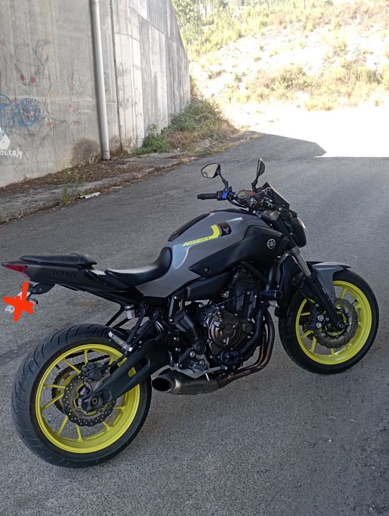 Yamaha MT 07 Night Fluo
