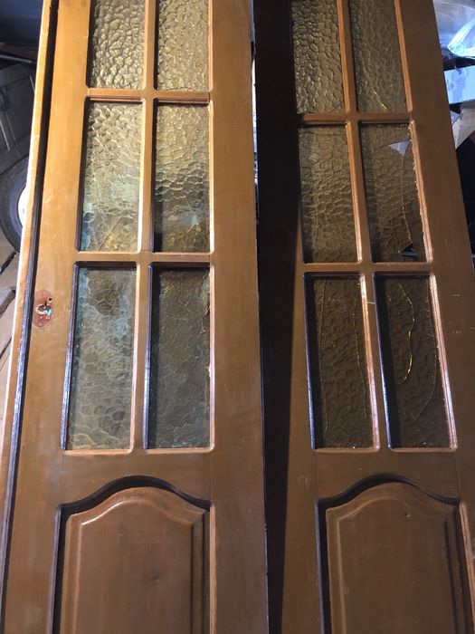 Міжкімнатні деревяні двері .