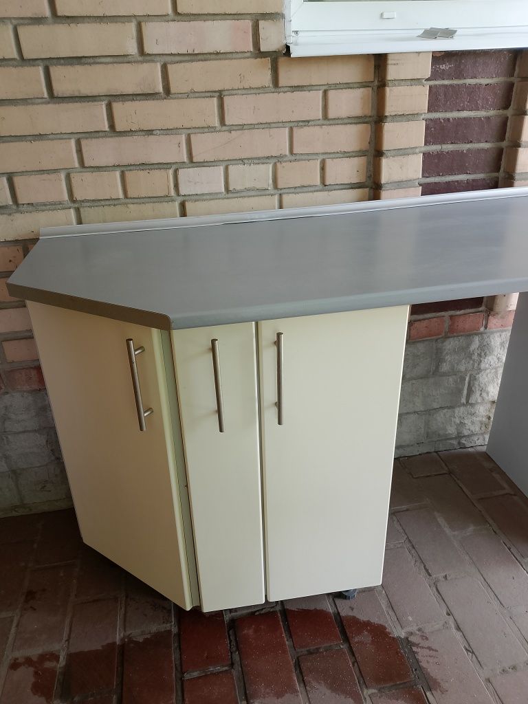 Кухонный стол дл.1350 мм