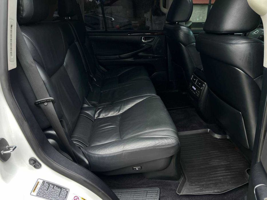 Lexus LX 570 AT 2011