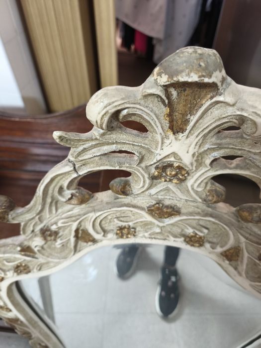 Credência com espelho