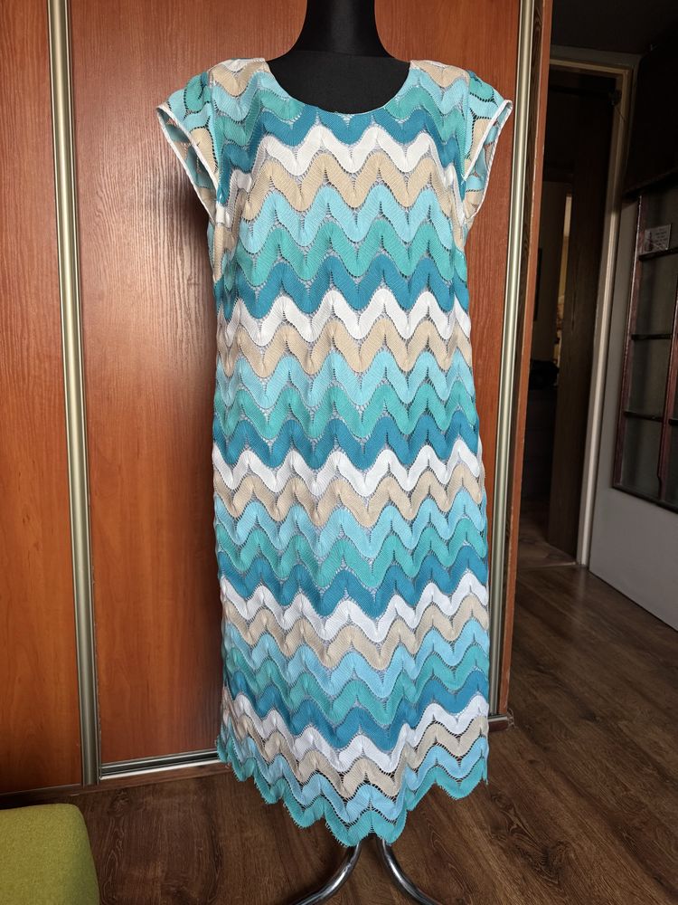 Letnia pastelowa sukienka plus size