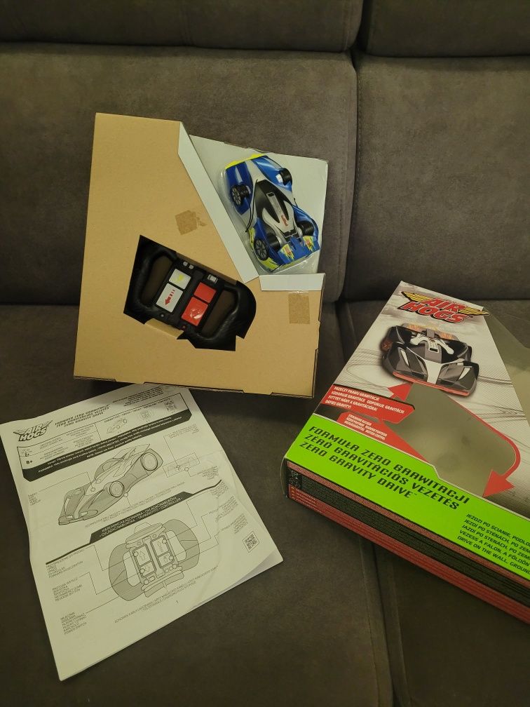 Jeździ po ścianie! Air Hogs Cobi autko Formuła zero grawitacji