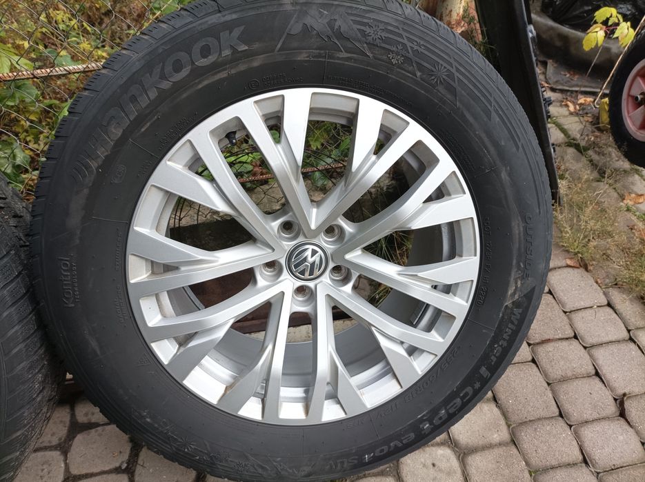 Продам комплект зимових коліс Туарег 2019.