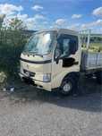 Toyota dyna com caixa de ferro