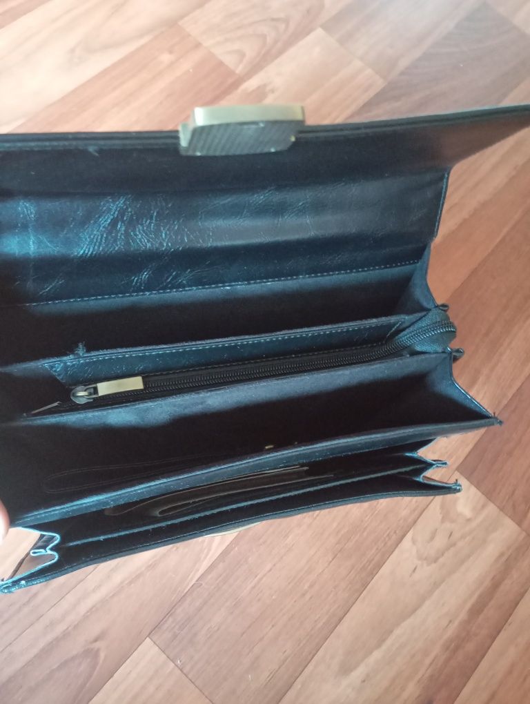 Продам деловой портфель