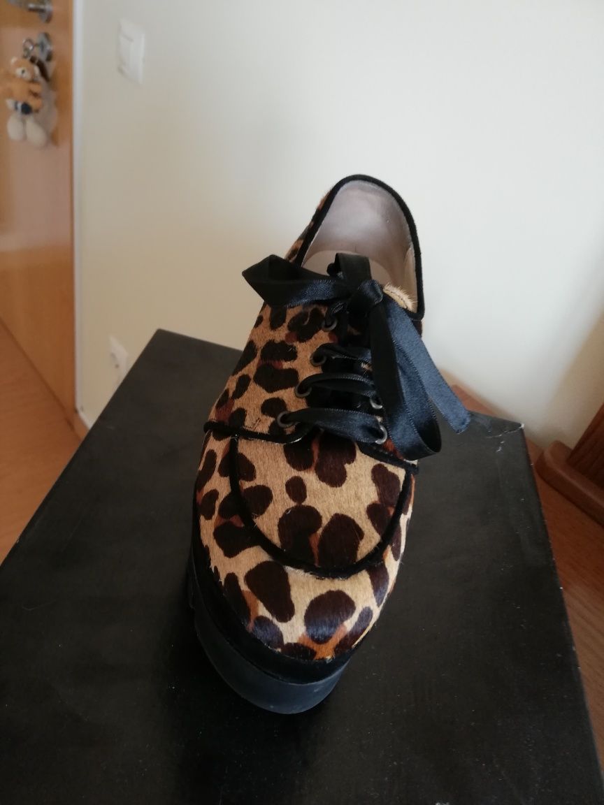Sapatos leopardo