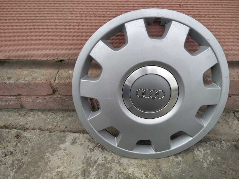 Ковпаки на Ауді R 15 (оригінал)
