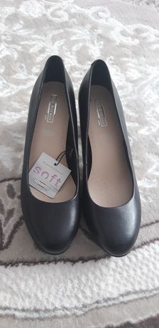НОВІ туфлі жіночі 39розмір