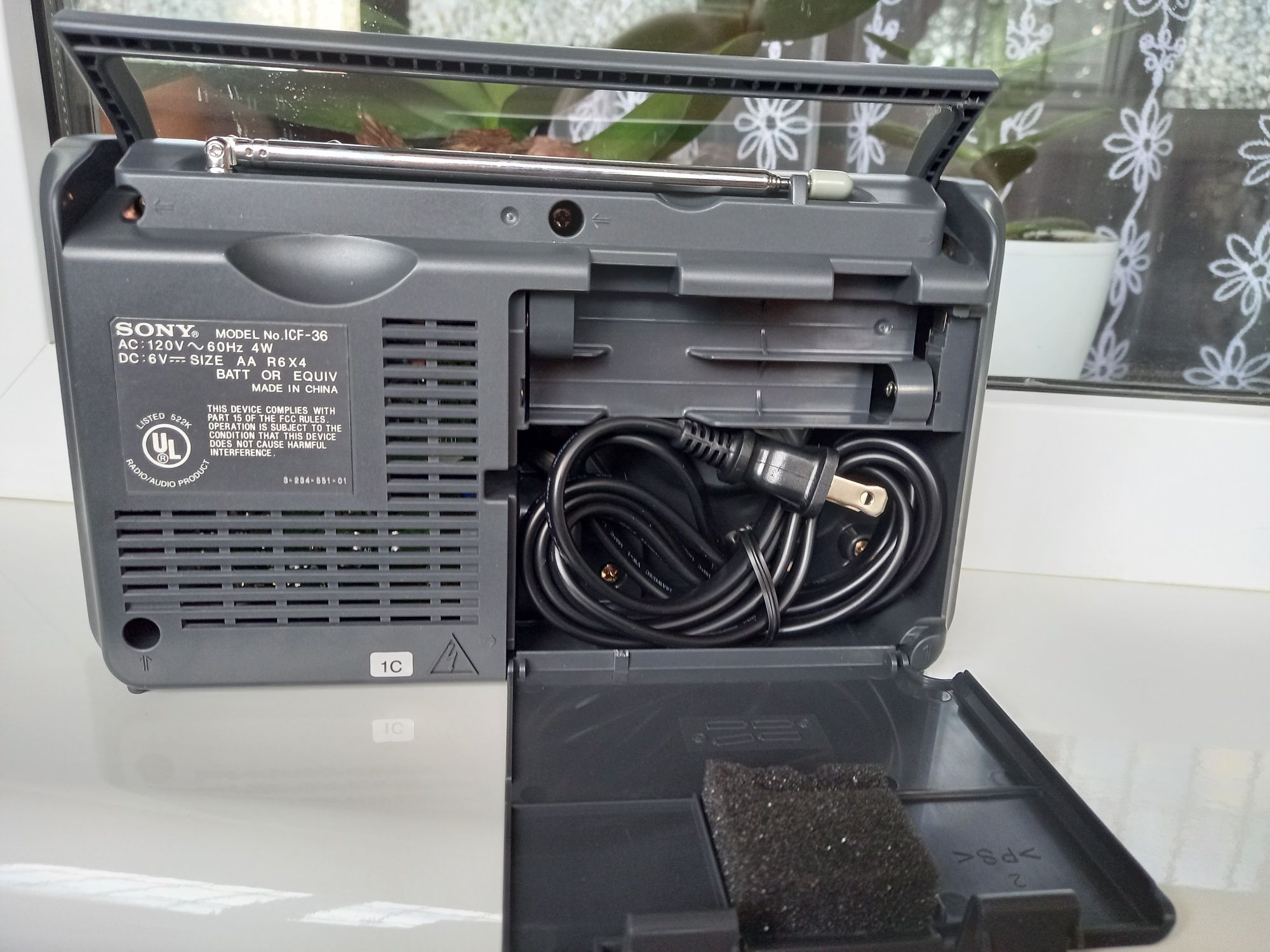 Продам радіо приймач SONI  ICF-36