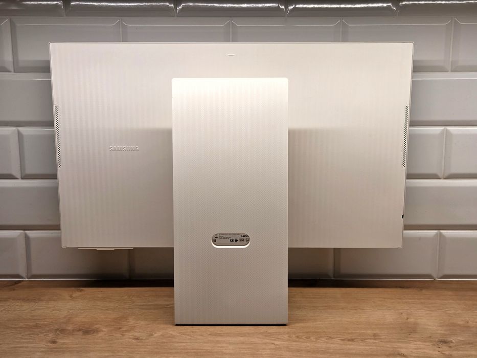 Samsung 4K Smart Monitor M8 27" z Wi-Fi Bluetooth 3840x2160p