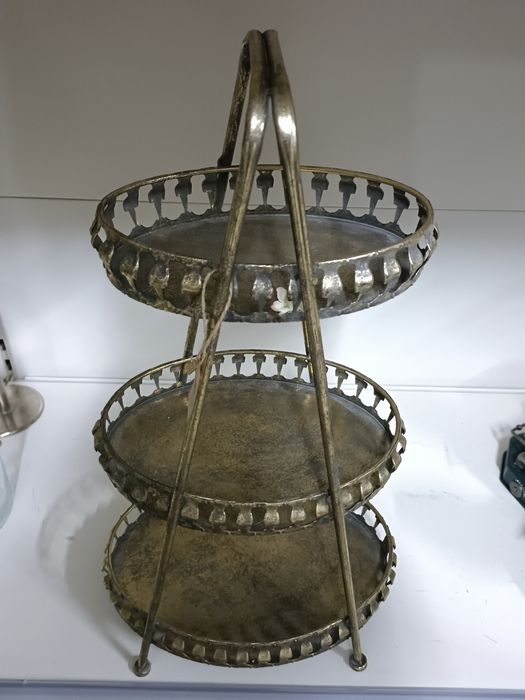 Metalowy kwietnik patera