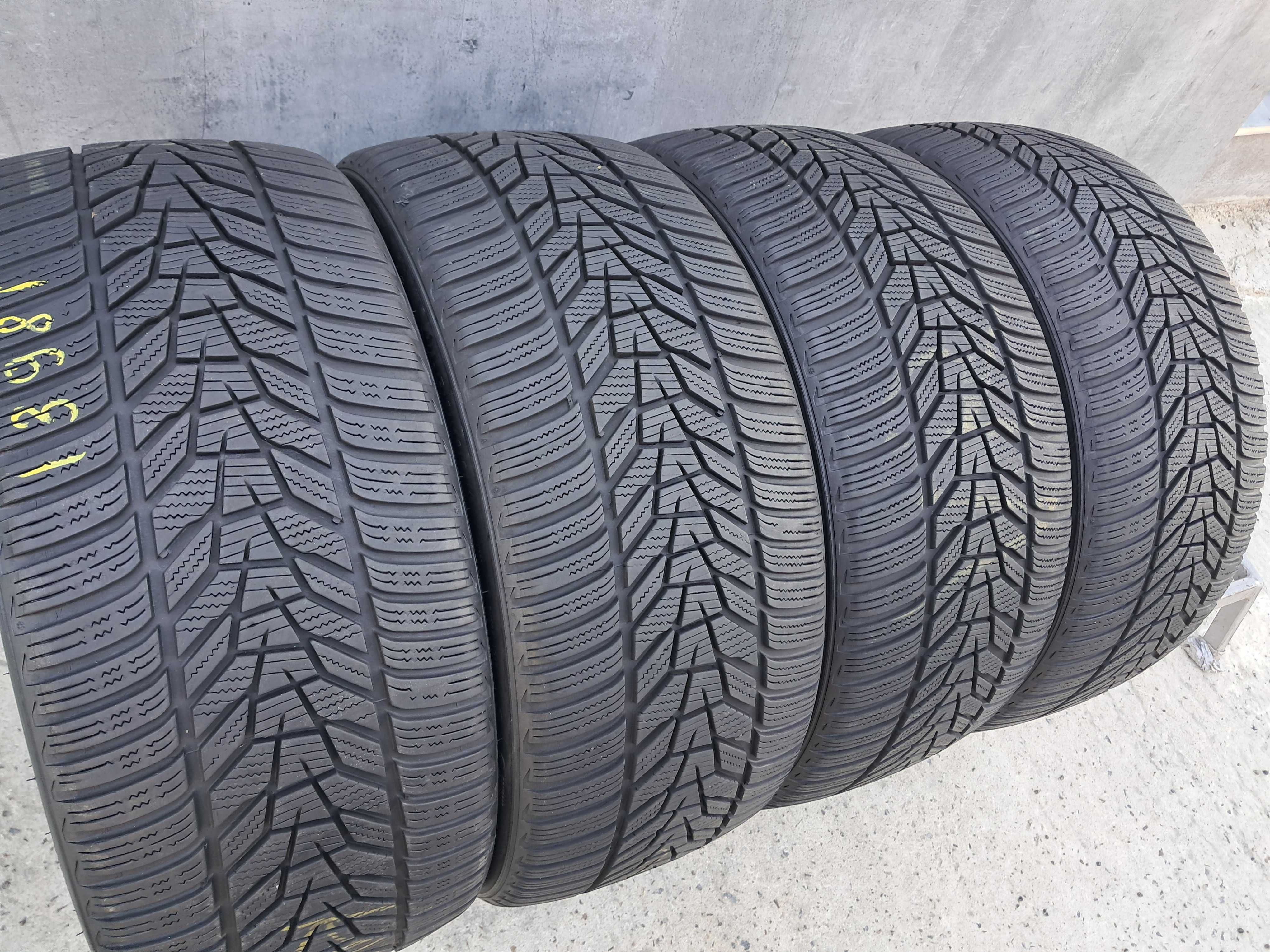 Резина зима 95% протектор Hankook 235/35 R20  Winter I'Cept Evo 3