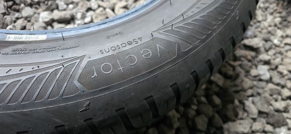 4x 215 60 R17 100V Goodyear Vector 4SEASONS