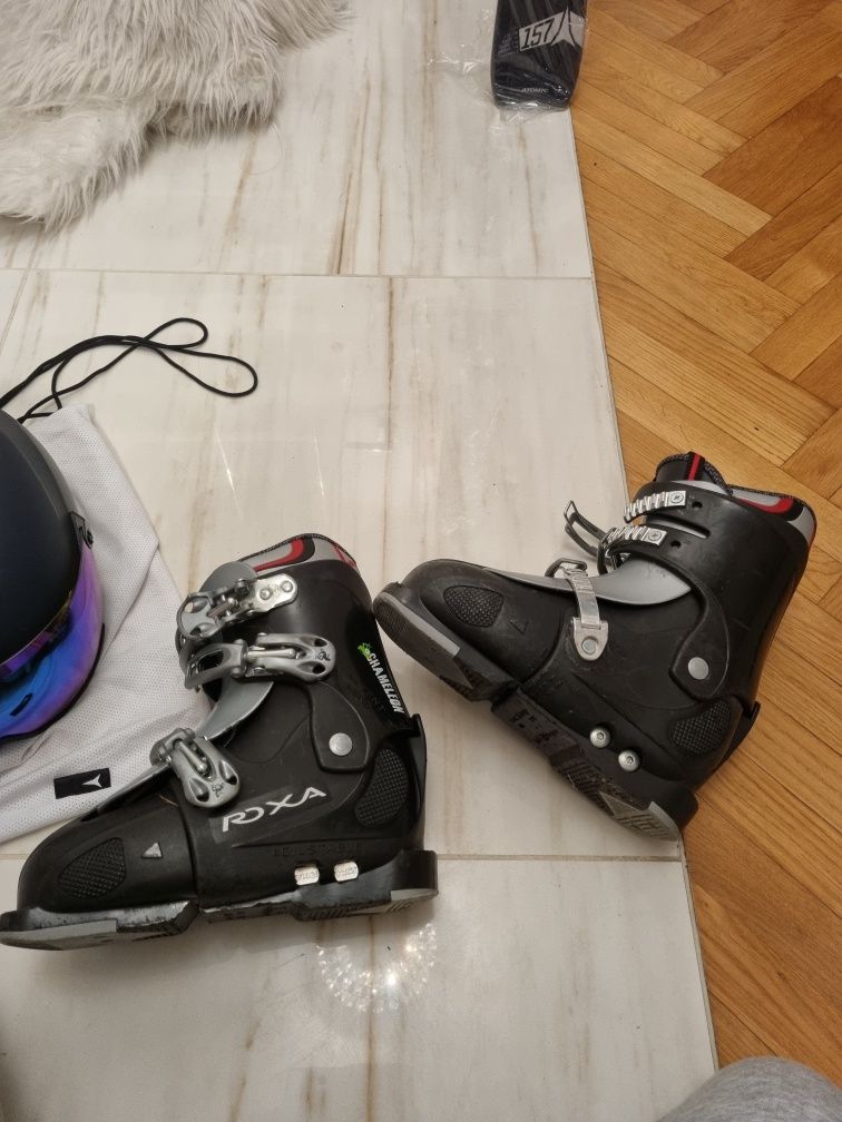 Małe buty narciarskie