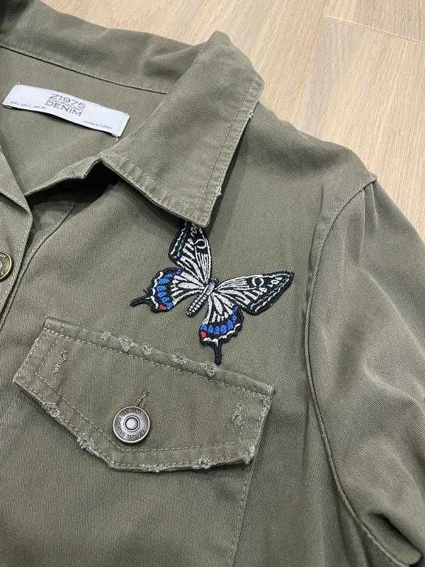 Стильная джинсовая куртка Zara в стиле милитари с бабочками S-M-L