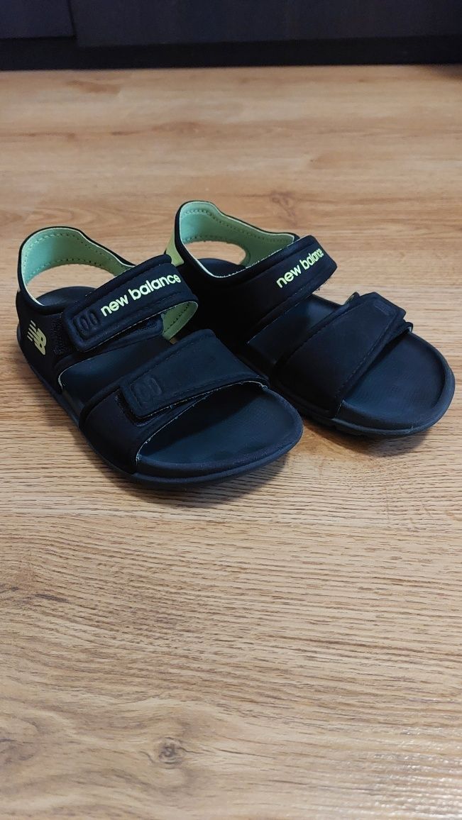 Sandały dziecięce New Balance roz. 27