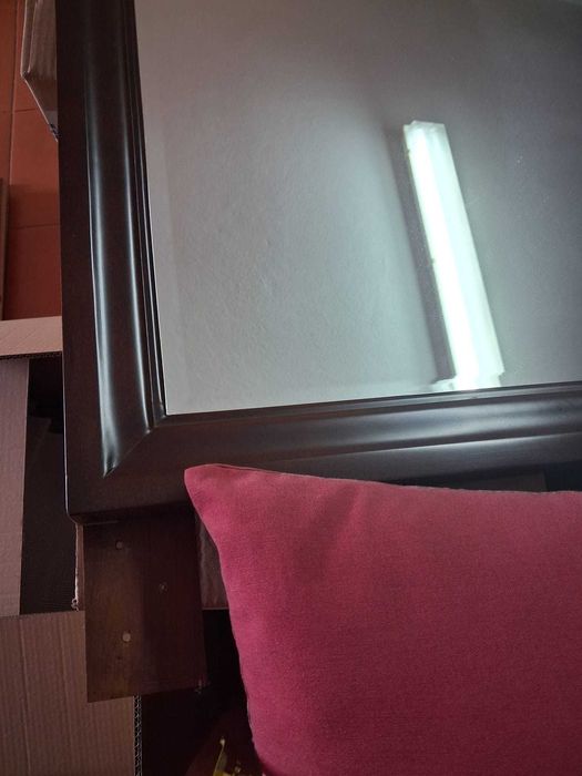 Espelho com moldura em madeira 105cmX105cm