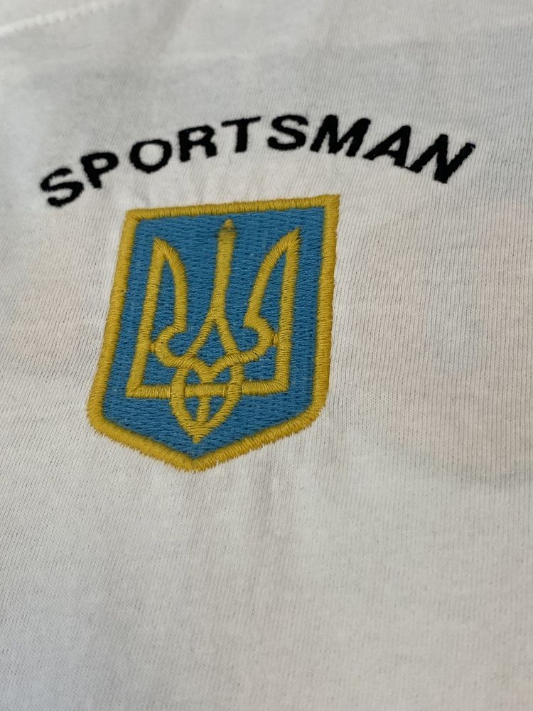 Чоловіча бавовняна біла футболка з нашивкою “Ukraine”