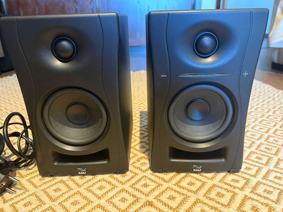 Kali Audio - LP-UNF - Colunas Monitoras activas