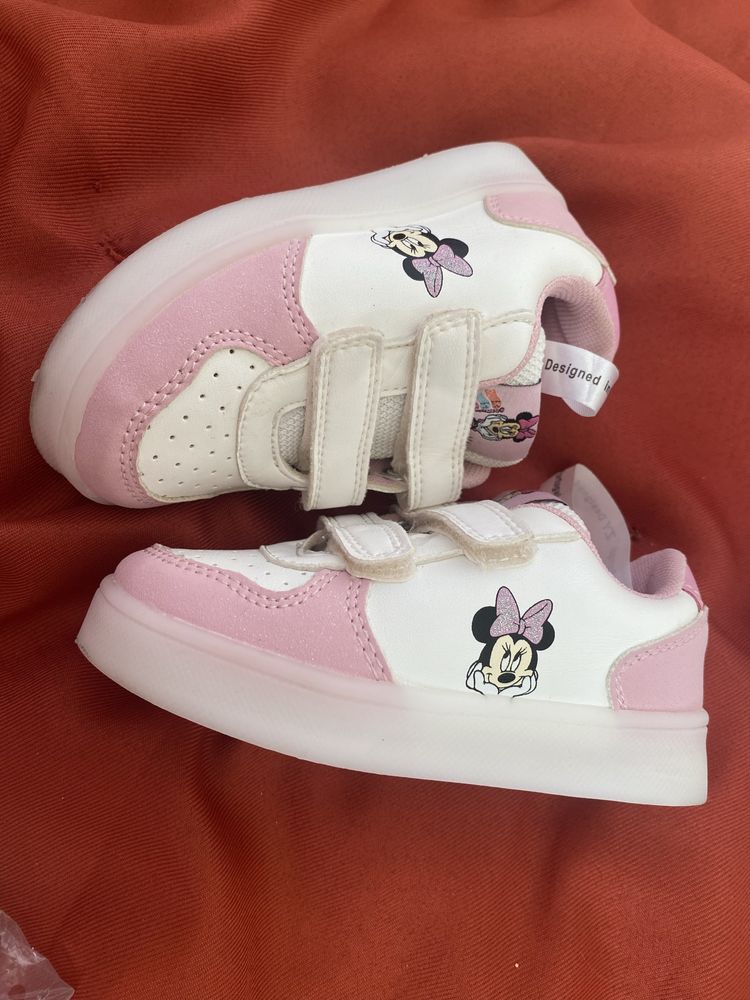 Tenis novos menina Minnie 23