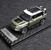 Nowy model Land Rover Defender 16cm świeci i gra