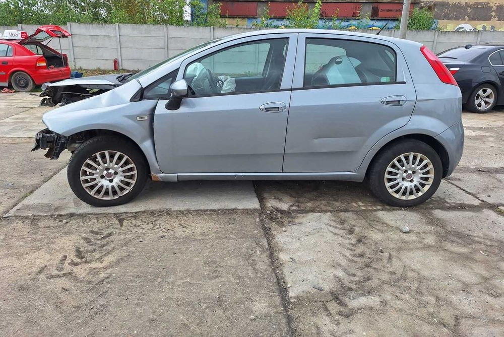 2010 Fiat Grande Punto 1.4 8V 350A1000 78 KM Silnik Skrzynia części