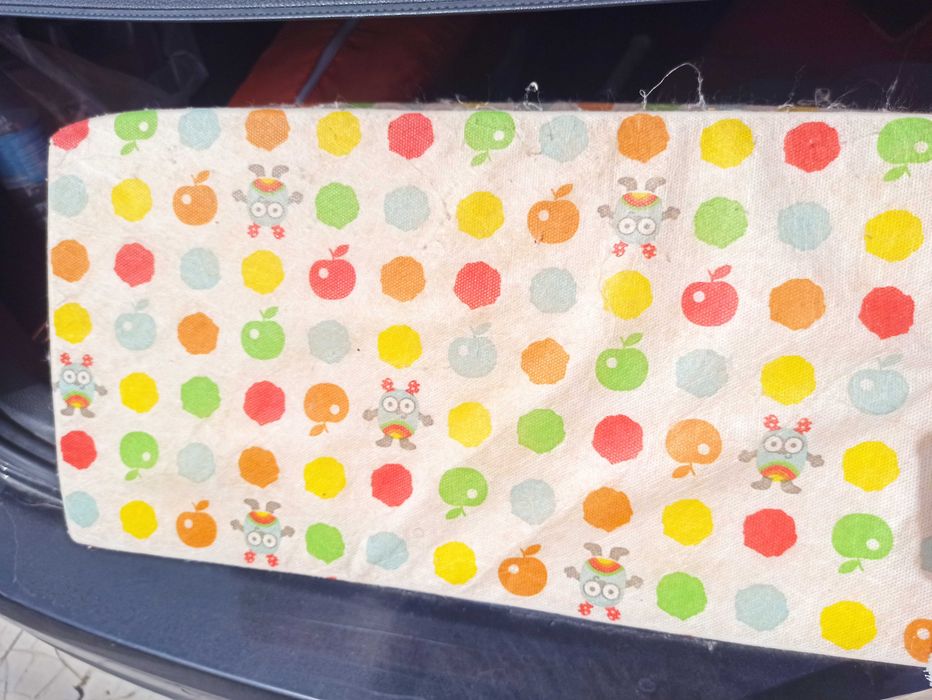 Cama de viagem. Com pouco uso como nova.