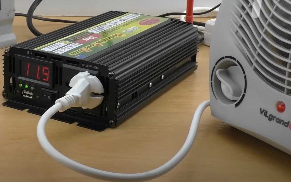 Мультигібридний Інвертор з функцією зарядки Перетворювач 12-220 Инверт