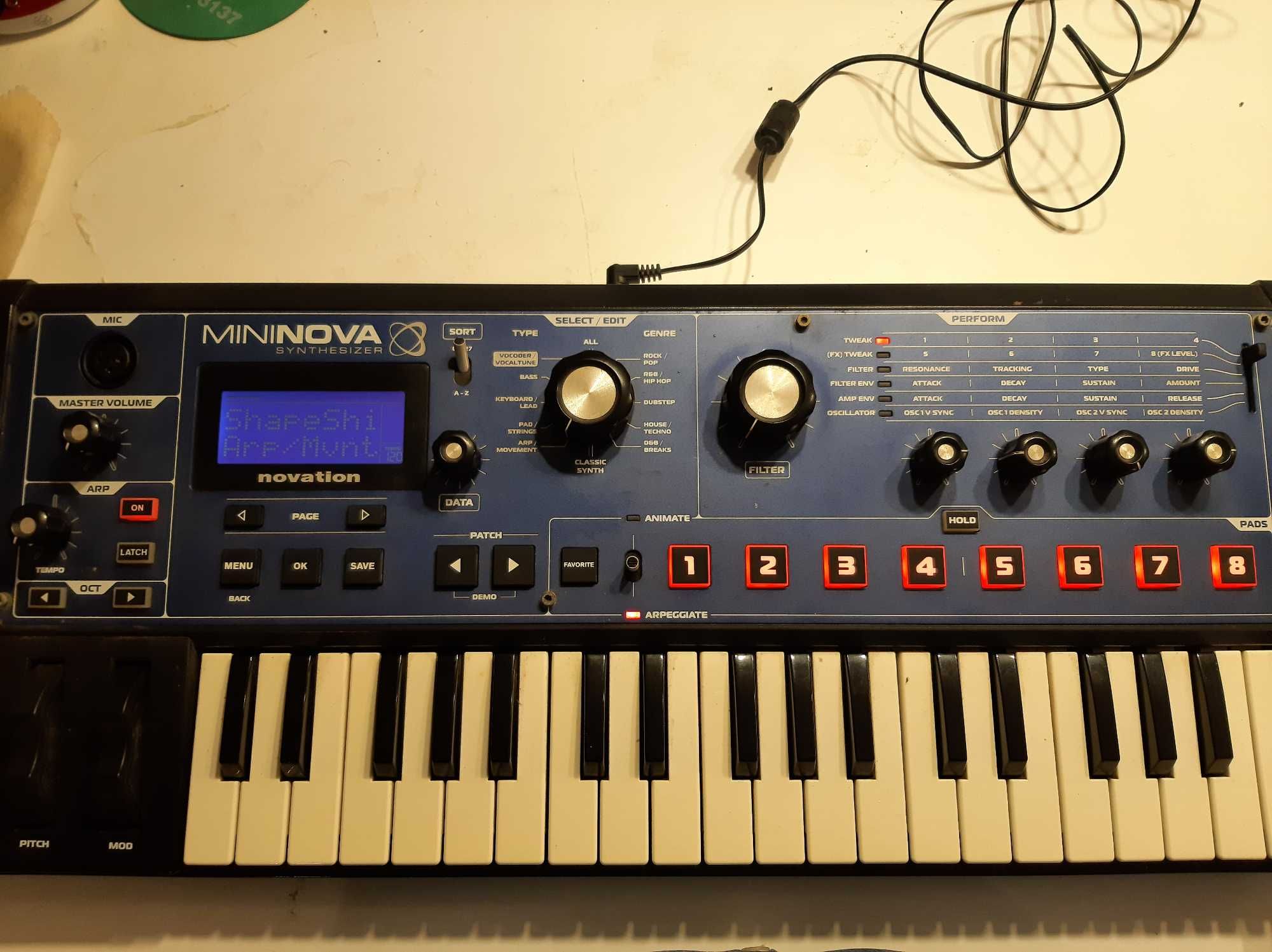 Novation Mininova [LER DESCRIÇÃO]