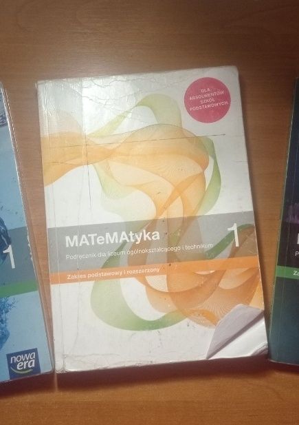 Багато книг для 1 курсу/класу польського технікума/ліцея