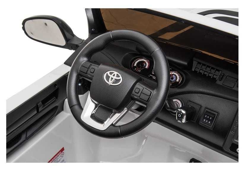 Auto na akumulator Toyota Hillux Czarna  do 60 kg 2 osobowe