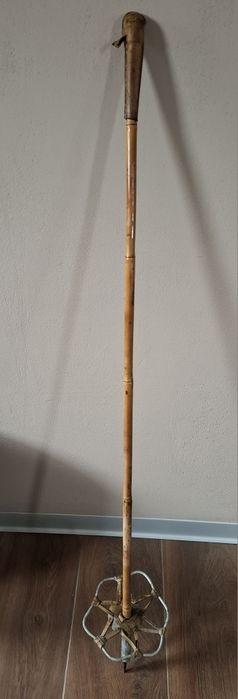 Stary kijek narciarski przedwojenny