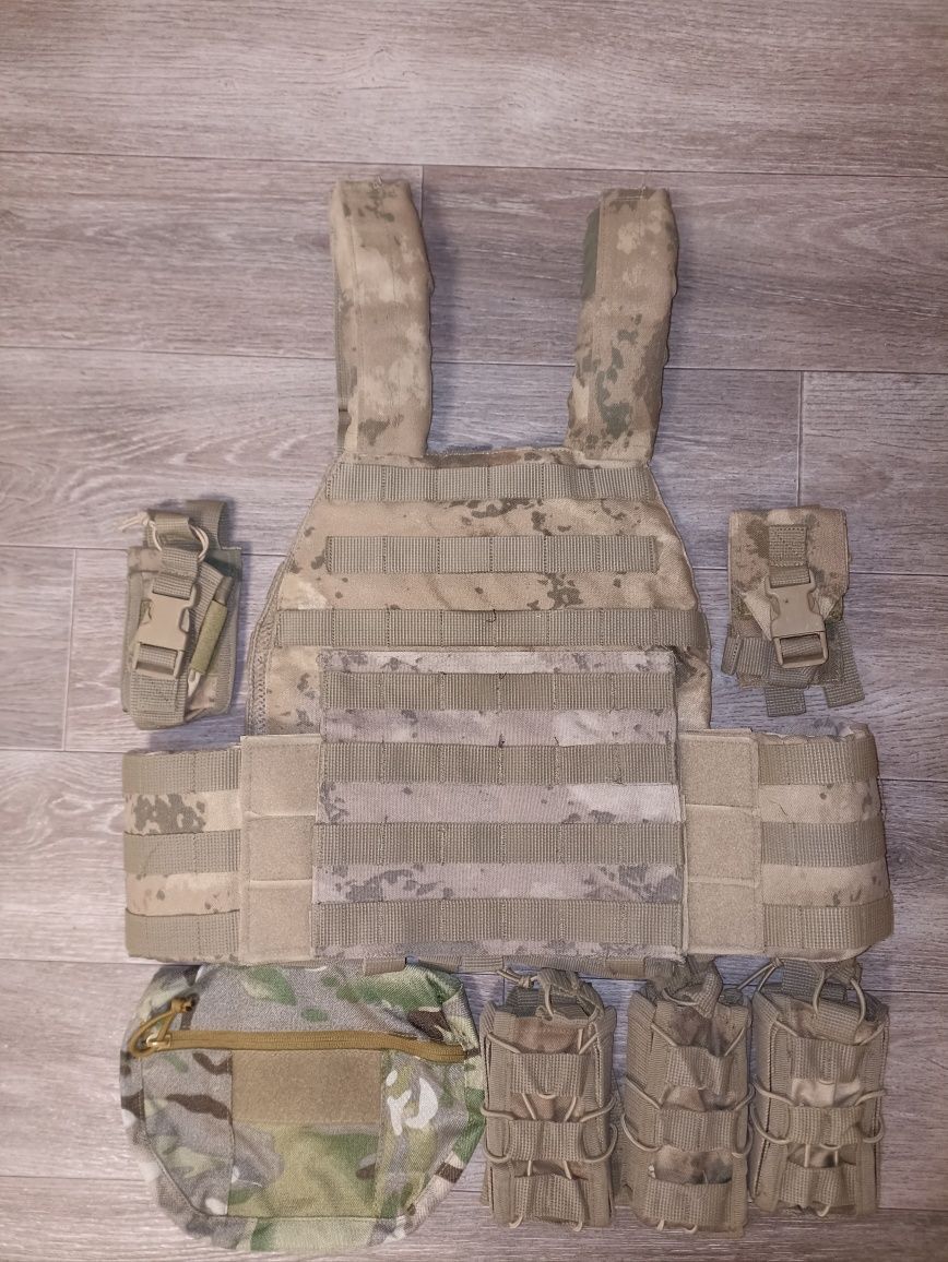 Плитоноска + 5 підсумків + напашник