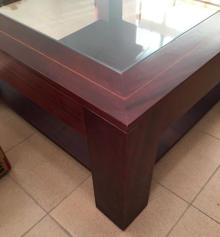 Mesa de centro com vidro (madeira natural)