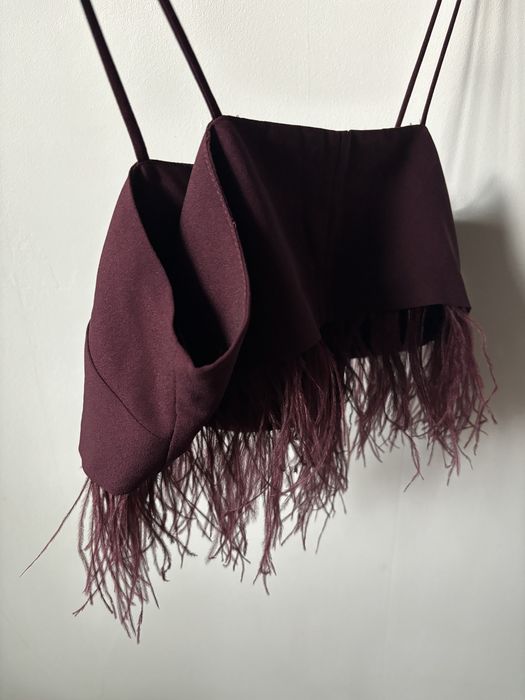 Top bordowy z piórami M