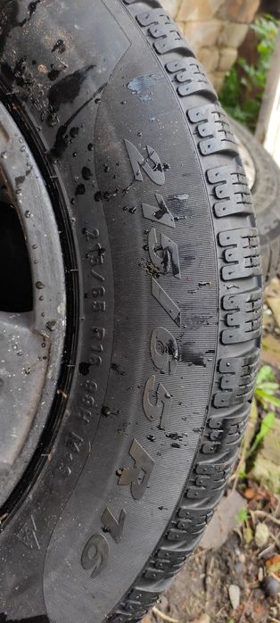 215/65/16 дві шт. Pirelli , дві шт. Nokian зимова резина + диски Kia