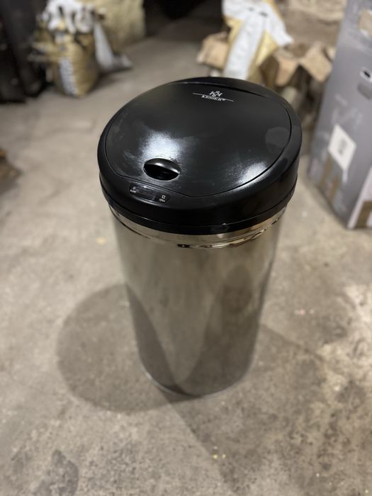 Automatyczny kosz na śmieci