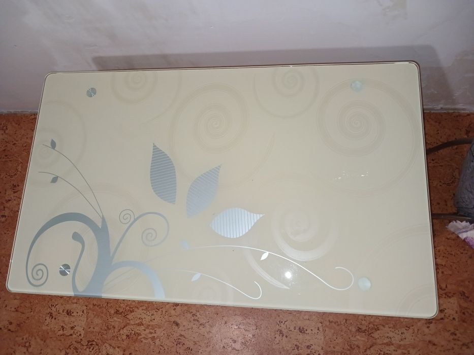 Стол кухонный,стеклянный