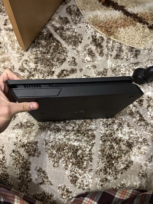Продам PS4 slim 500gb