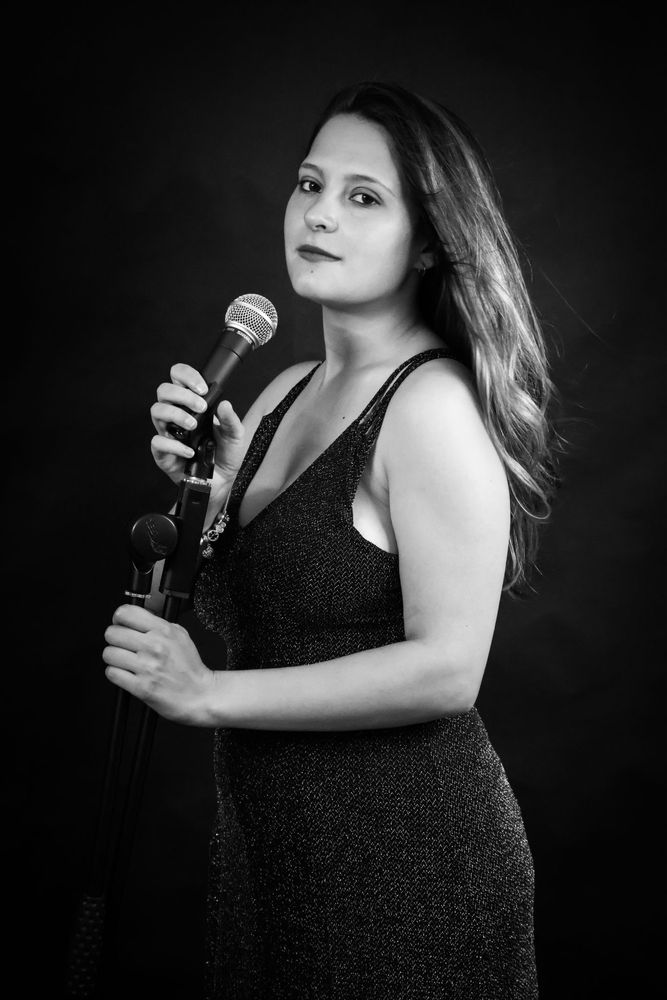 Cantora Profissional Disponível para Eventos Especiais!