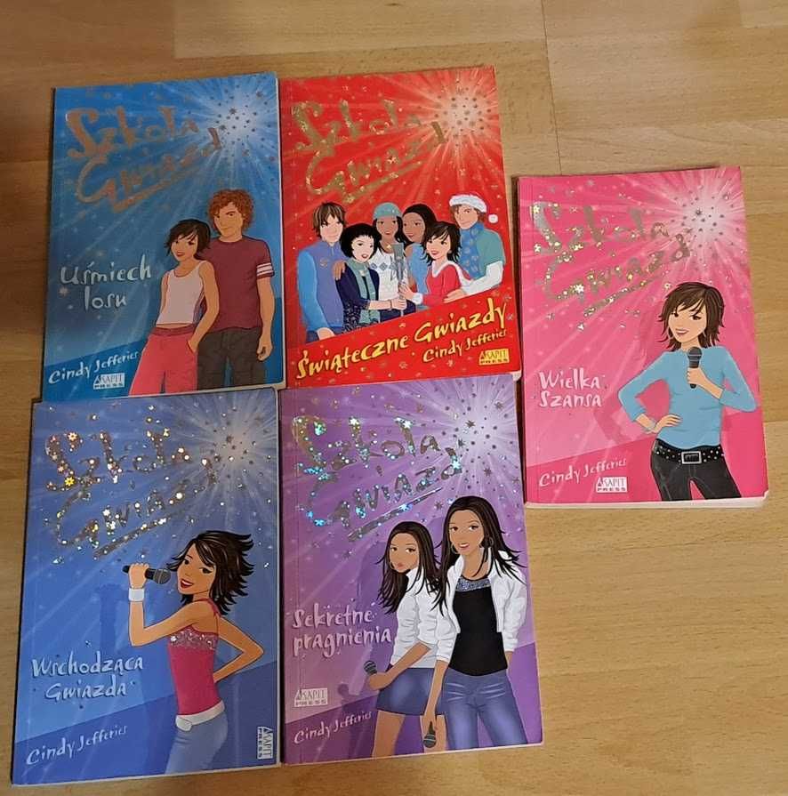 Szkoła gwiazd -seria pięciu książek