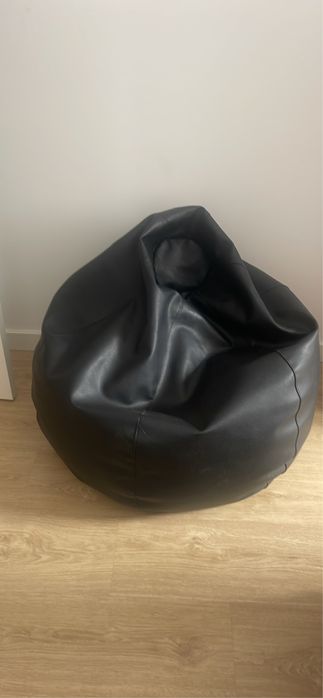 Puff grande em pele preto