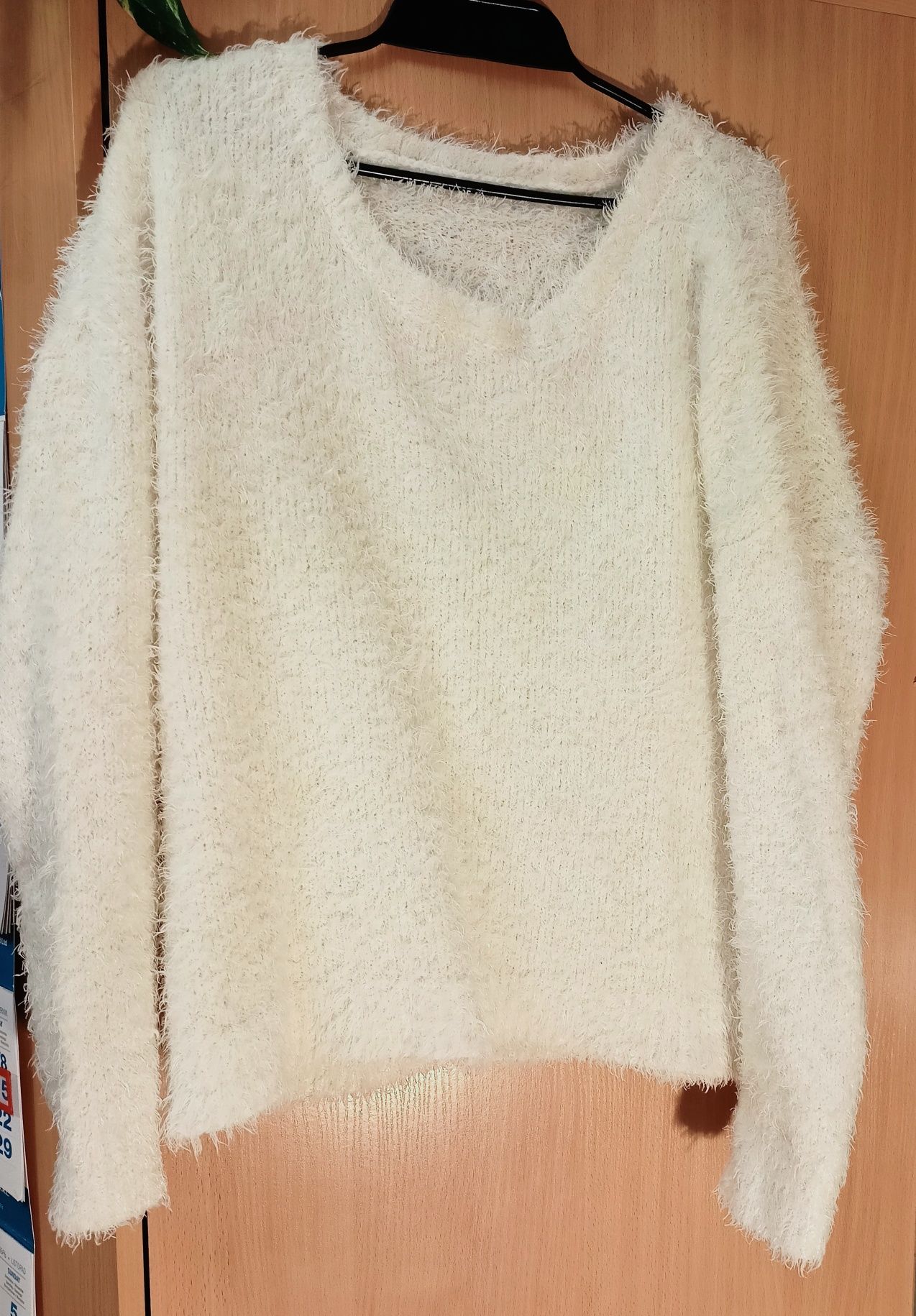 Biały sweterek rozmiar L/XL