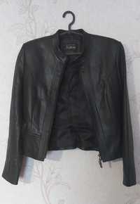 Куртка женская кожаная Berghaus 42 р. черная курточка осенняя пиджак